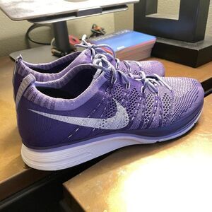 NEW Nike Flyknit trainer purple mauve light purple mens 6.5 womens 8 US